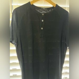 Theory Men’s Henley T shirt . Size M